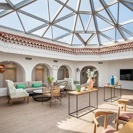 Livvo Hotel
