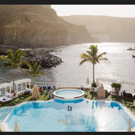 Livvo Hotel 4*